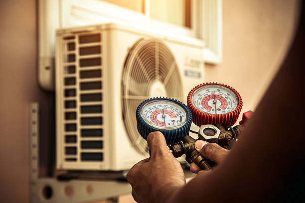 Professional Heat Pump Repair technician working in Minoa, NY